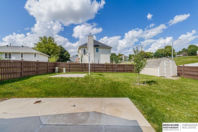 1006 Magnolia Court, Papillion, NE 68046