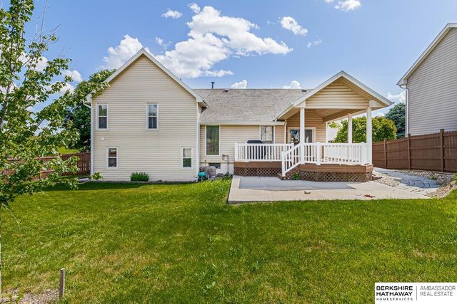 1006 Magnolia Court, Papillion, NE 68046