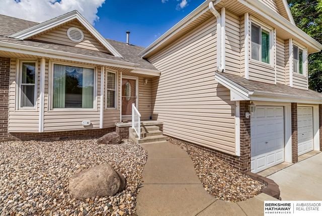 1006 Magnolia Court, Papillion, NE 68046