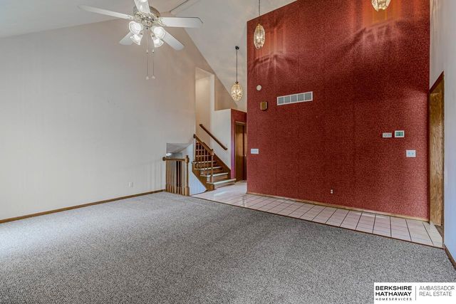 1006 Magnolia Court, Papillion, NE 68046