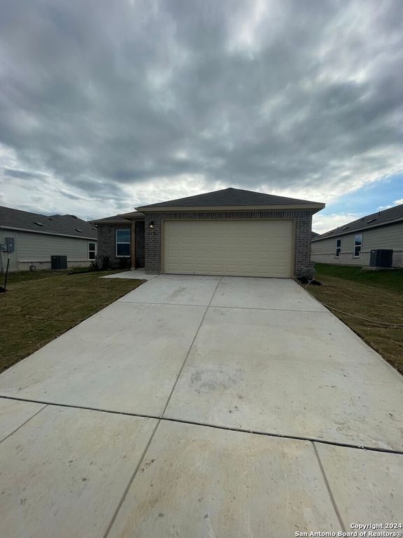 4214 Legend Heights, New Braunfels, TX 78130