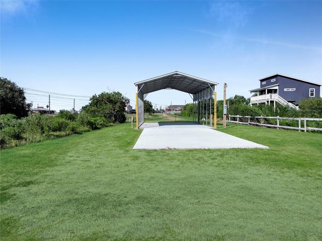 976 E Verdie Drive, Crystal Beach, TX 77650