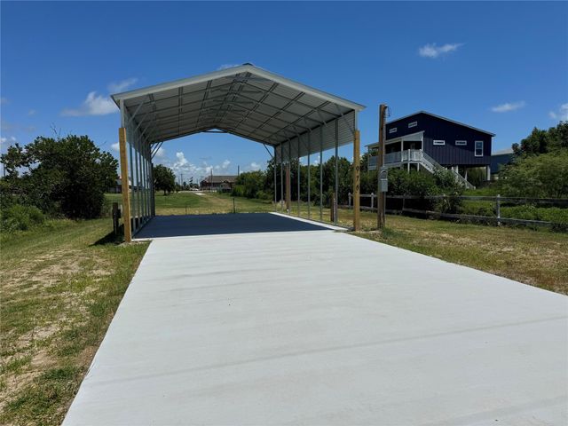 976 E Verdie Drive, Crystal Beach, TX 77650