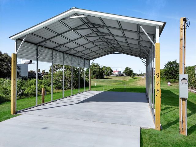 976 E Verdie Drive, Crystal Beach, TX 77650