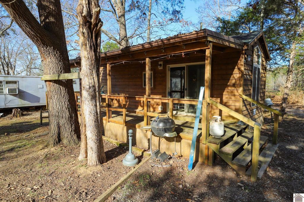 250 Captain Morgan Rd 1, Hardin, KY 42048