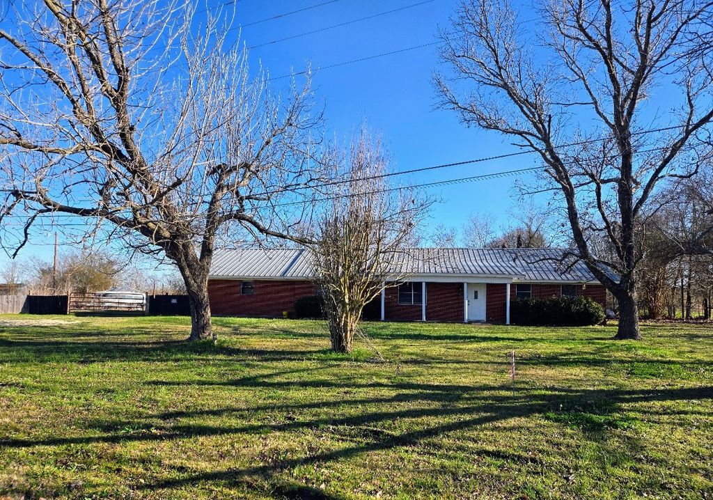 812 N Tyus Street, Groesbeck, TX 76642