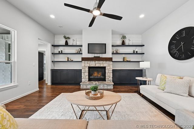 6867 E 124th Street S, Bixby, OK 74008