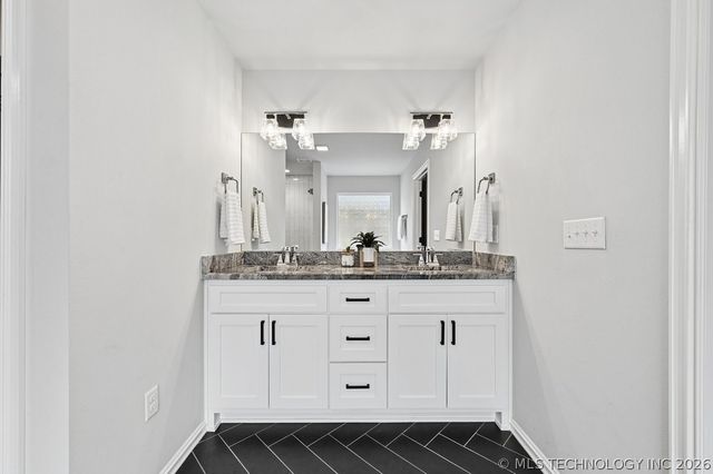 6867 E 124th Street S, Bixby, OK 74008