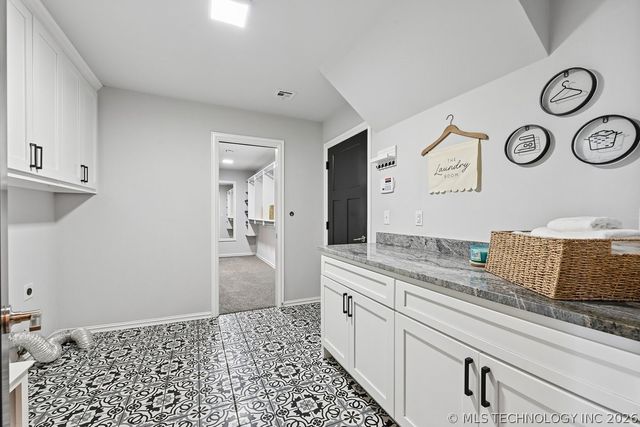 6867 E 124th Street S, Bixby, OK 74008