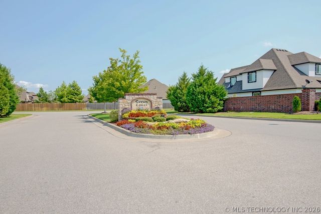 6867 E 124th Street S, Bixby, OK 74008