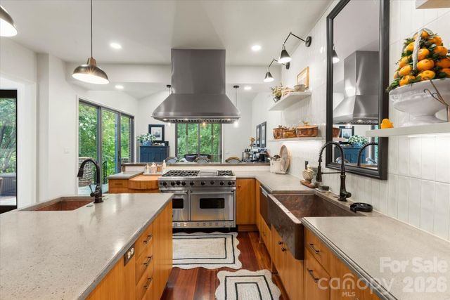 3603 Hennessy Place, Charlotte, NC 28210