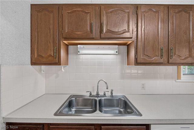 19811 Shakerwood Road, Warrensville Heights, OH 44122