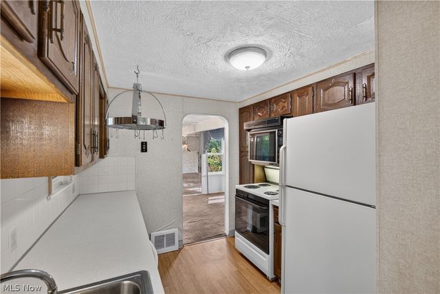 19811 Shakerwood Road, Warrensville Heights, OH 44122