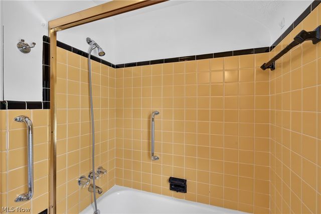 19811 Shakerwood Road, Warrensville Heights, OH 44122