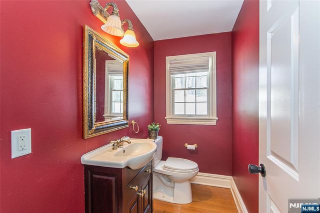 721 Somerset Street, Franklin Lakes, NJ 07417