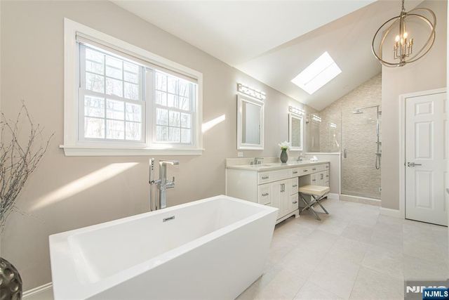 721 Somerset Street, Franklin Lakes, NJ 07417