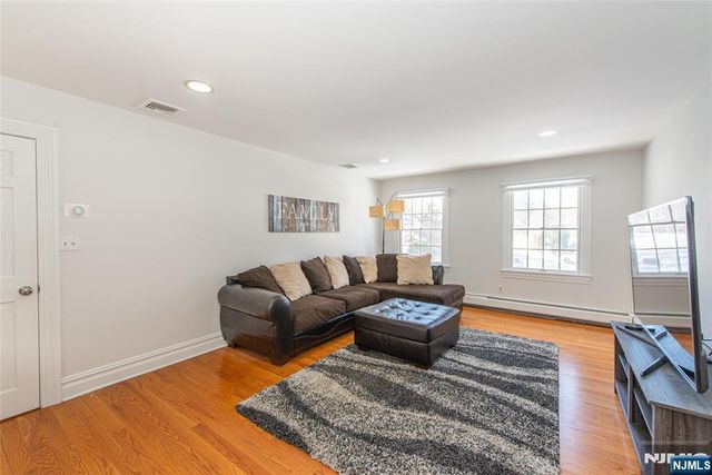 721 Somerset Street, Franklin Lakes, NJ 07417