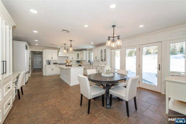 721 Somerset Street, Franklin Lakes, NJ 07417