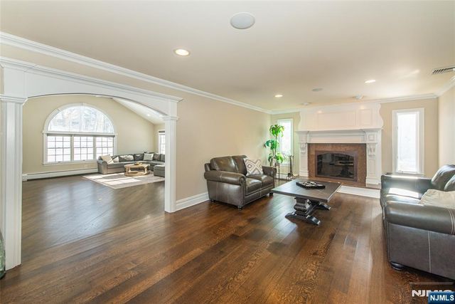 721 Somerset Street, Franklin Lakes, NJ 07417