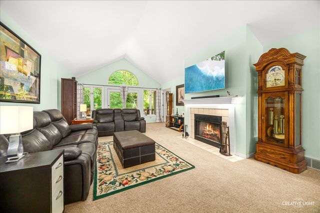 17 White Oak Lane, Elgin, IL 60123