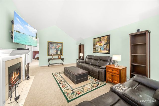 17 White Oak Lane, Elgin, IL 60123