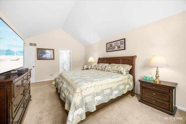 17 White Oak Lane, Elgin, IL 60123