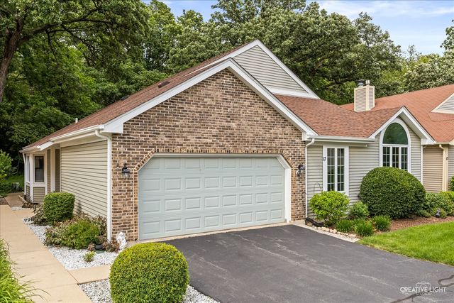 17 White Oak Lane, Elgin, IL 60123