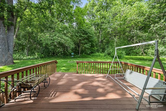 17 White Oak Lane, Elgin, IL 60123
