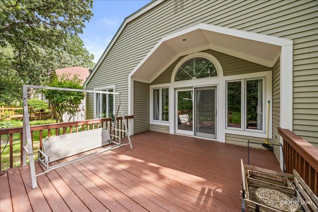 17 White Oak Lane, Elgin, IL 60123