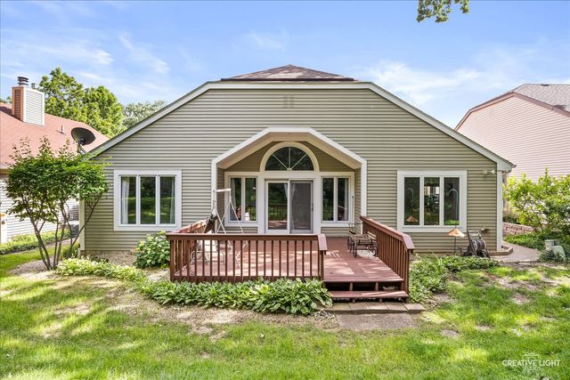 17 White Oak Lane, Elgin, IL 60123