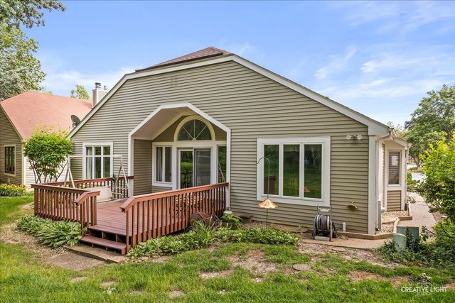 17 White Oak Lane, Elgin, IL 60123