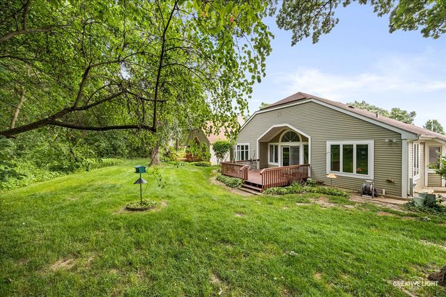 17 White Oak Lane, Elgin, IL 60123