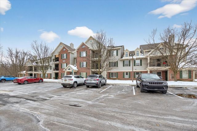 12204 Pinehurst Lane 32, Grand Blanc Charter Township, MI 48439