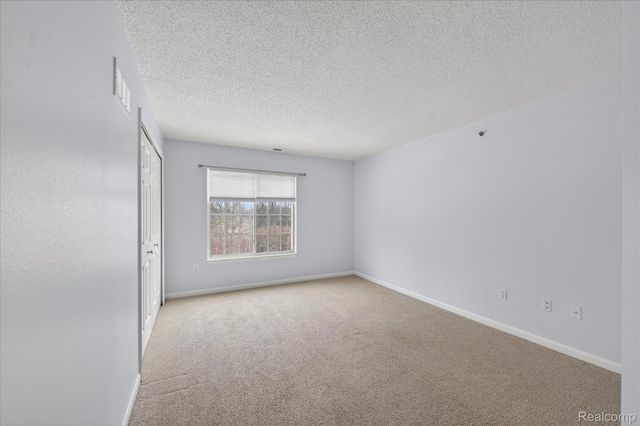 12204 Pinehurst Lane 32, Grand Blanc Charter Township, MI 48439