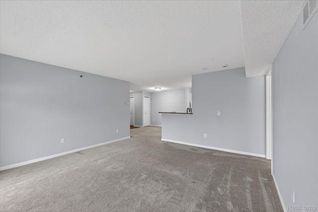 12204 Pinehurst Lane 32, Grand Blanc Charter Township, MI 48439