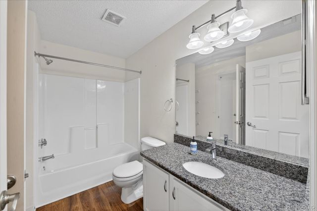 12204 Pinehurst Lane 32, Grand Blanc Charter Township, MI 48439