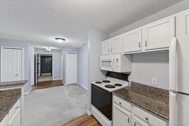 12204 Pinehurst Lane 32, Grand Blanc Charter Township, MI 48439