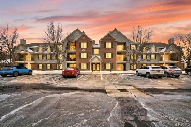 12204 Pinehurst Lane 32, Grand Blanc Charter Township, MI 48439