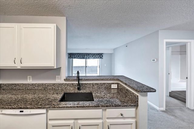 12204 Pinehurst Lane 32, Grand Blanc Charter Township, MI 48439