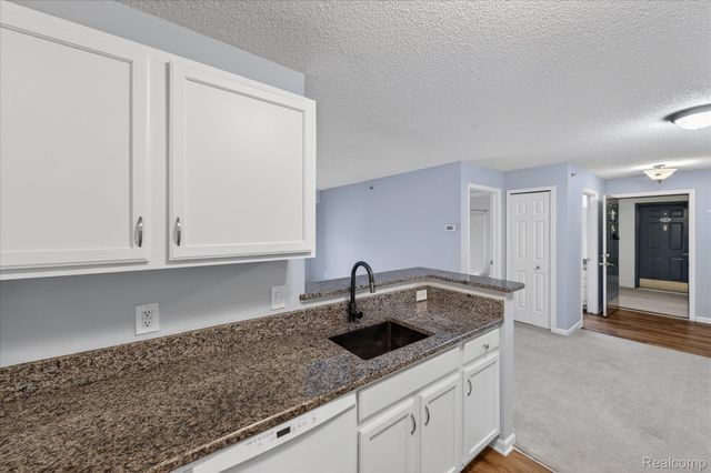 12204 Pinehurst Lane 32, Grand Blanc Charter Township, MI 48439