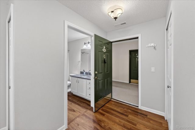 12204 Pinehurst Lane 32, Grand Blanc Charter Township, MI 48439