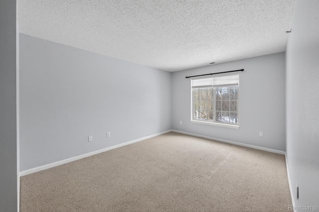 12204 Pinehurst Lane 32, Grand Blanc Charter Township, MI 48439