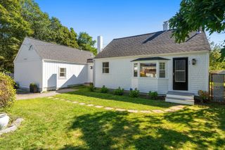 72 Grove St, Barnstable, MA 02601