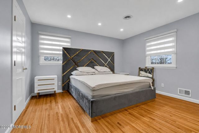 522 W Lincoln Avenue, Oakhurst, NJ 07755