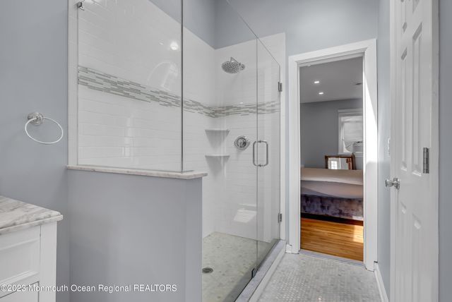 522 W Lincoln Avenue, Oakhurst, NJ 07755