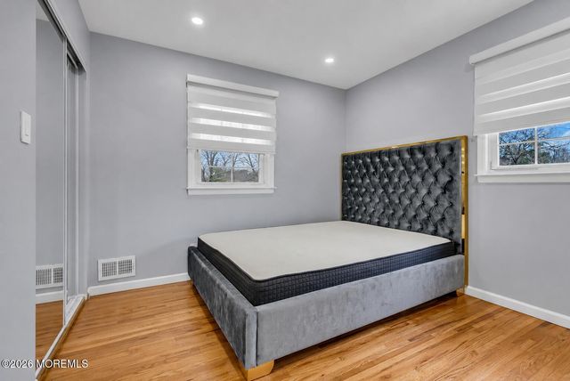 522 W Lincoln Avenue, Oakhurst, NJ 07755