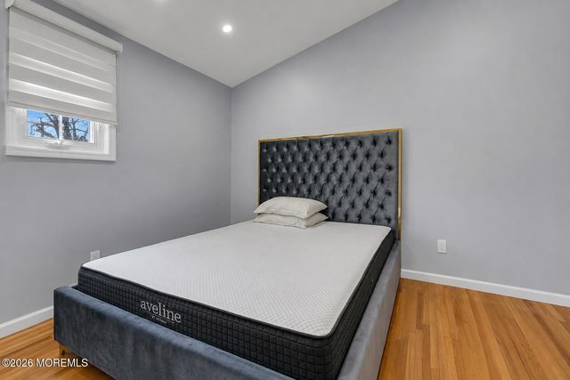 522 W Lincoln Avenue, Oakhurst, NJ 07755