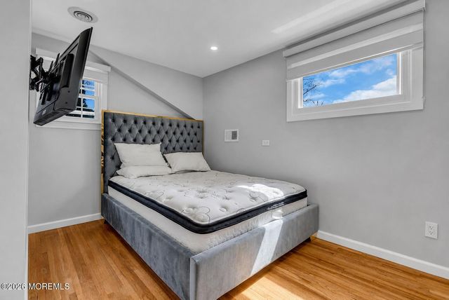 522 W Lincoln Avenue, Oakhurst, NJ 07755