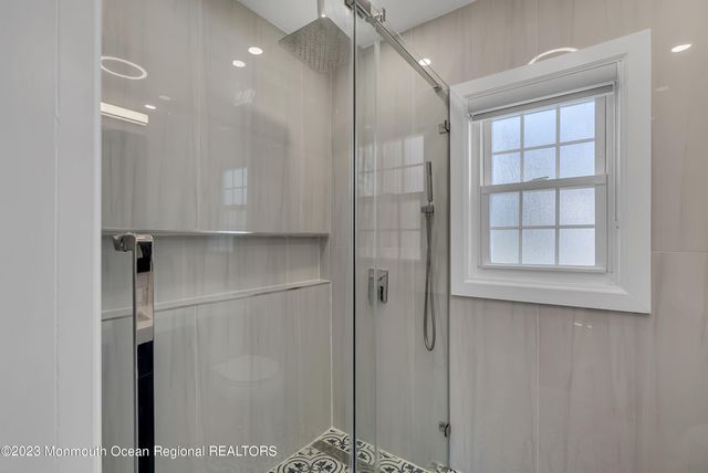 522 W Lincoln Avenue, Oakhurst, NJ 07755