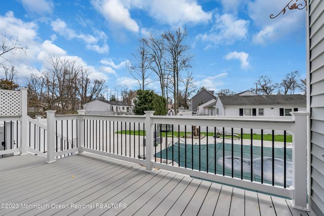 522 W Lincoln Avenue, Oakhurst, NJ 07755